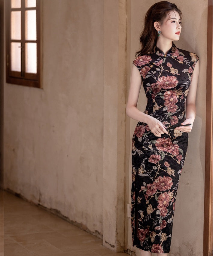 Lady Rong's Velvety Cheongsam