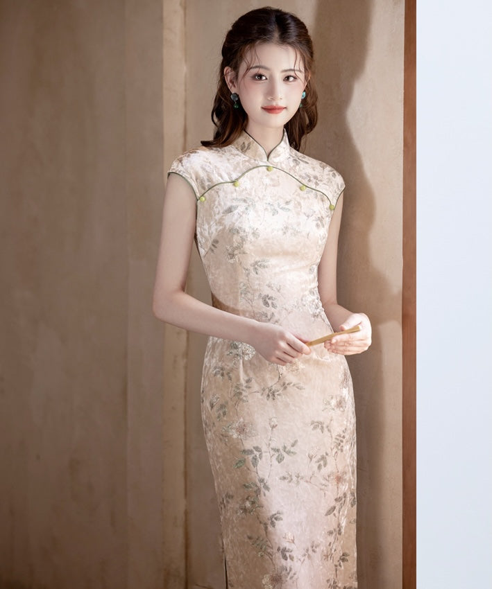 Lady Rong's Velvety Cheongsam