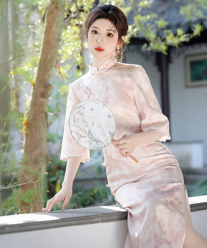 Fuyu Mid-Sleeves Cheongsam