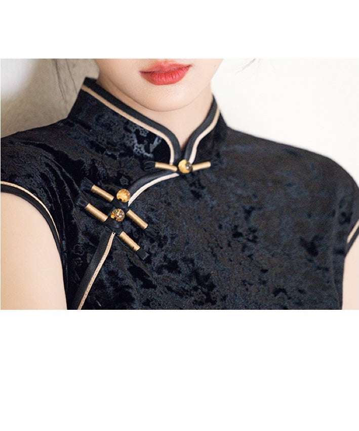 XiaXin Black Velvet Cheongsam