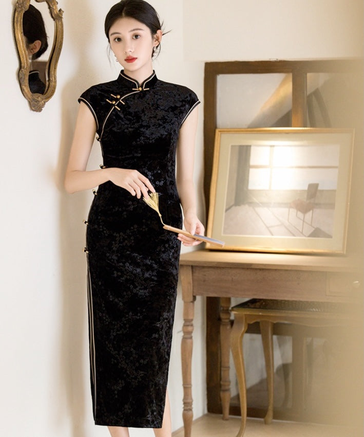 XiaXin Black Velvet Cheongsam