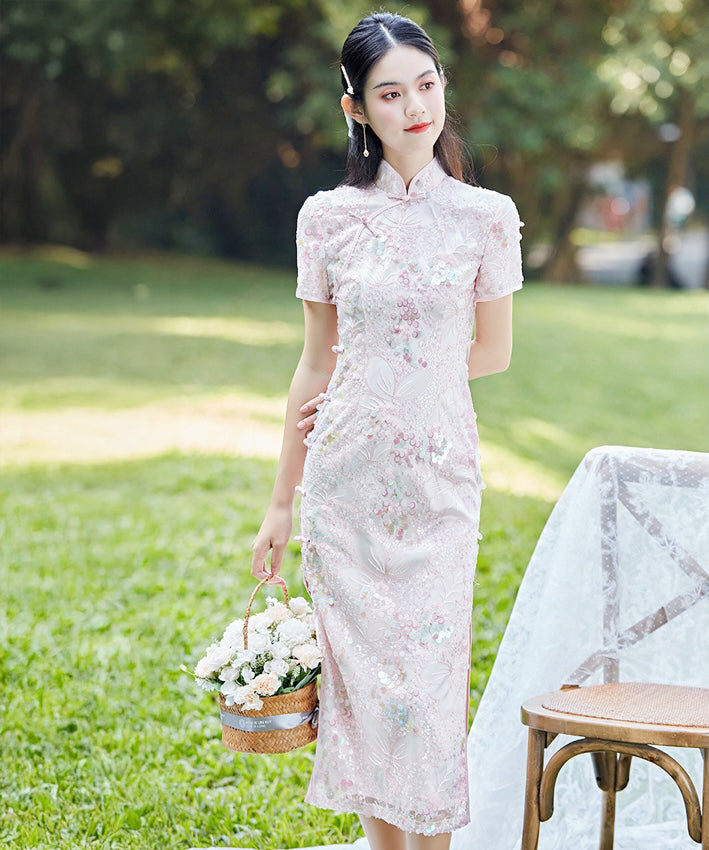 Bella 的粉色珠宝旗袍