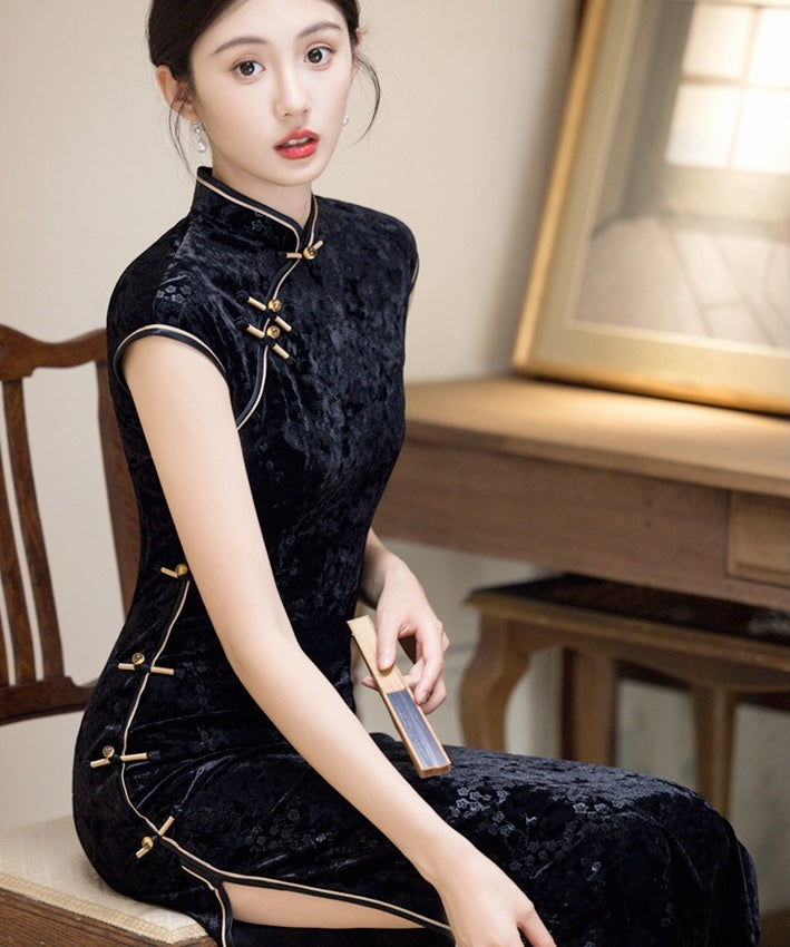 XiaXin Black Velvet Cheongsam