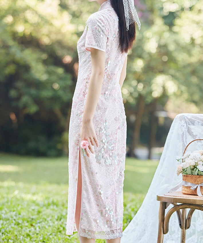 Bella 的粉色珠宝旗袍