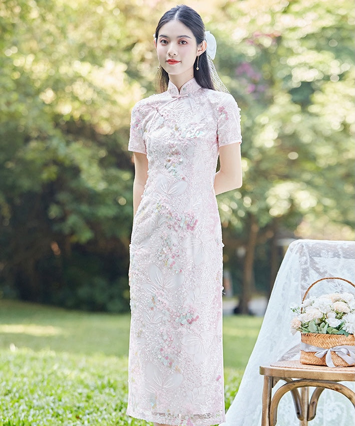 Bella 的粉色珠宝旗袍