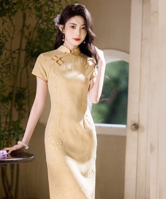 Biyu Knee-Length Cheongsam