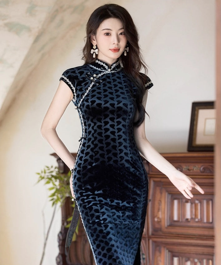 Wenwen's Maxi Lace Trim Cheongsam
