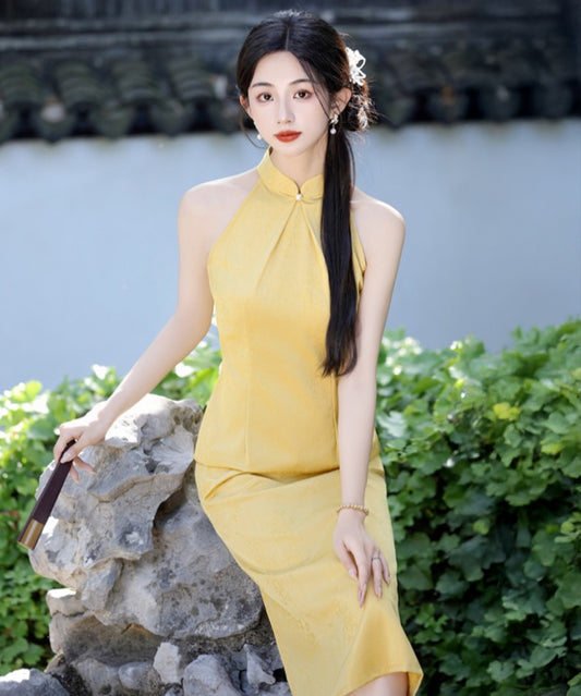 Meng Lu's Yellow Halterneck Cheongsam