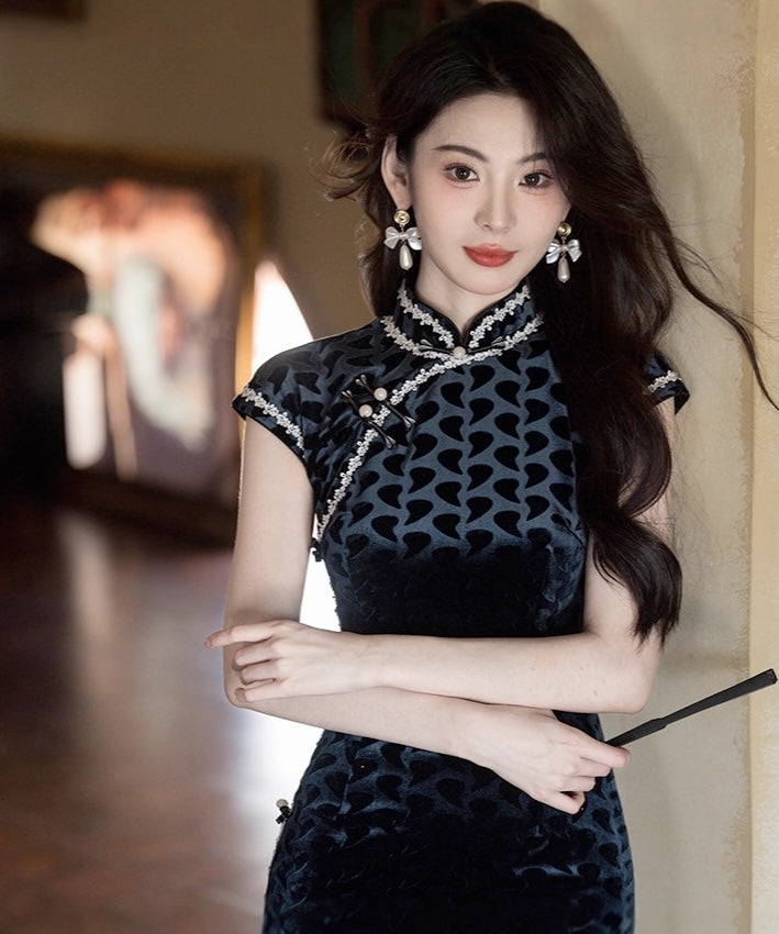 Wenwen's Maxi Lace Trim Cheongsam