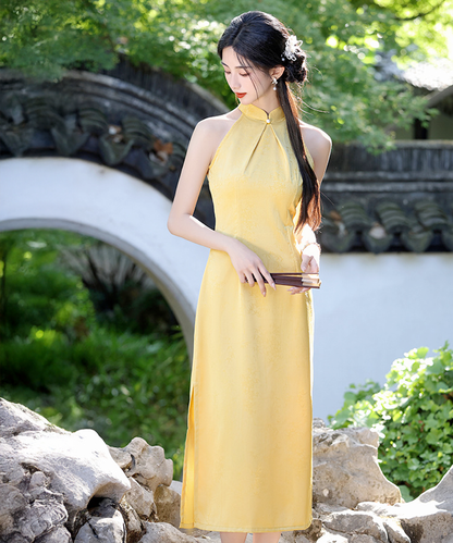 Meng Lu's Yellow Halterneck Cheongsam
