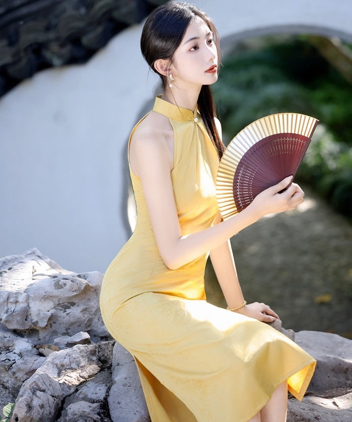 Meng Lu's Yellow Halterneck Cheongsam