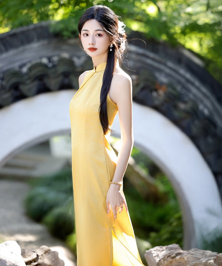 Meng Lu's Yellow Halterneck Cheongsam