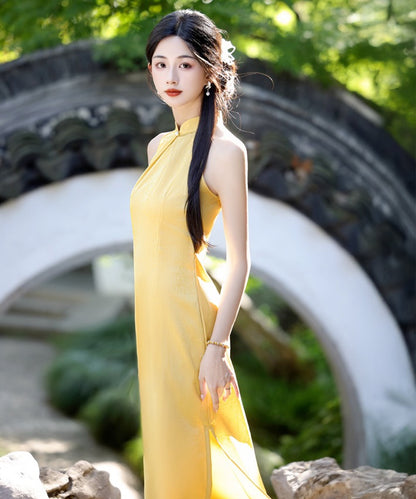 Meng Lu's Yellow Halterneck Cheongsam