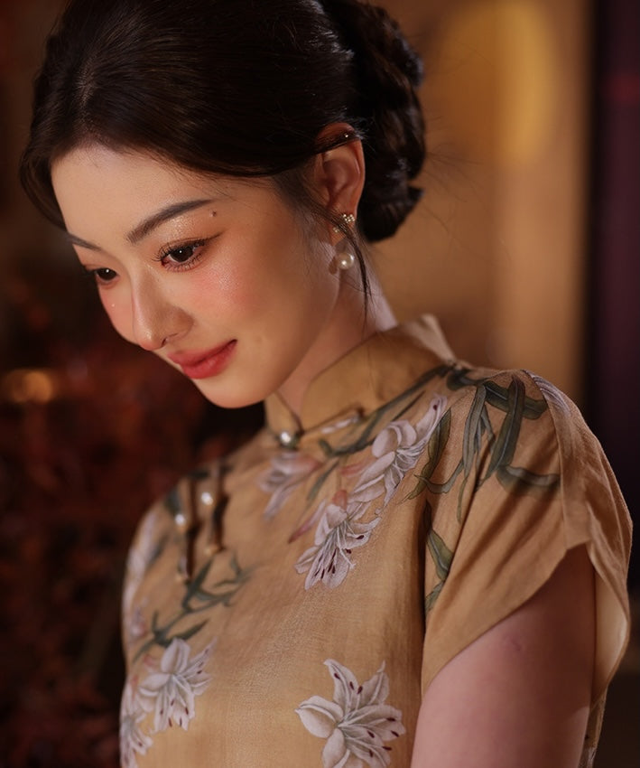 Zinnoberrotes Zweig-Cheongsam