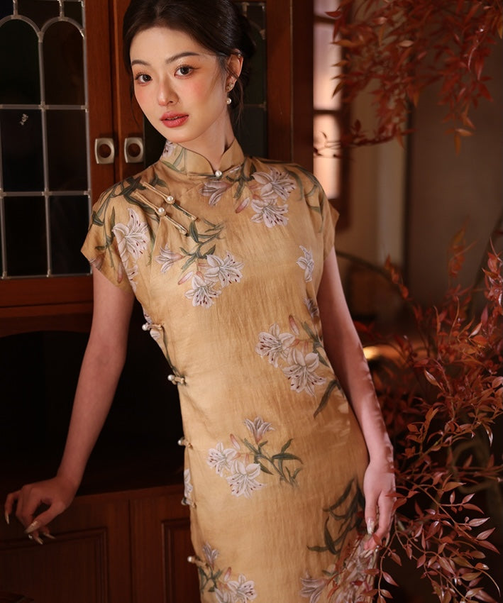 Zinnoberrotes Zweig-Cheongsam
